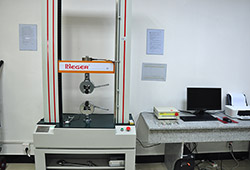Electronic universal testing machine